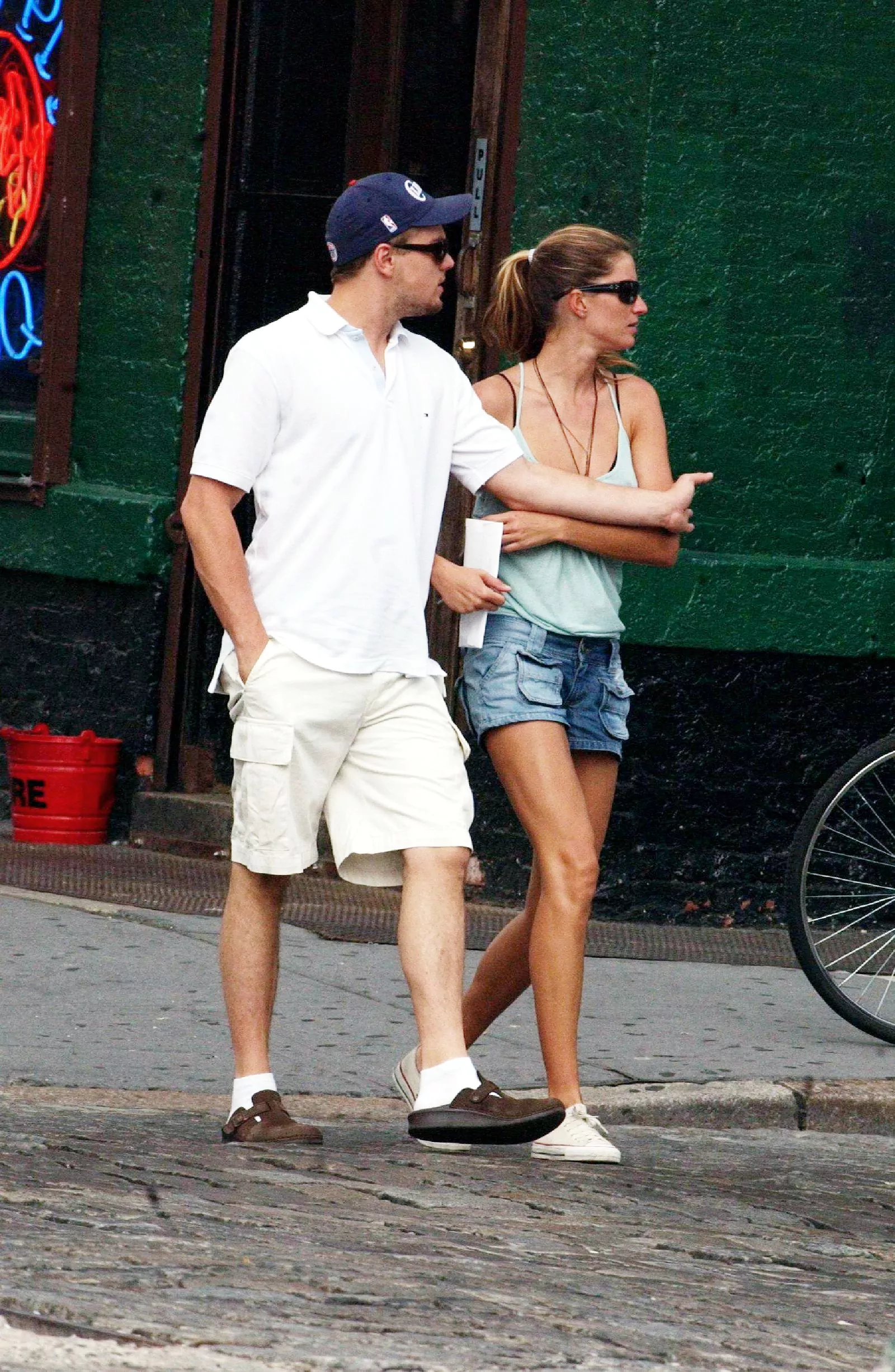 Leonardo DiCaprio and Gisele Bündchen meet for lunch at Vento restaurant, New York, July 19, 2005.