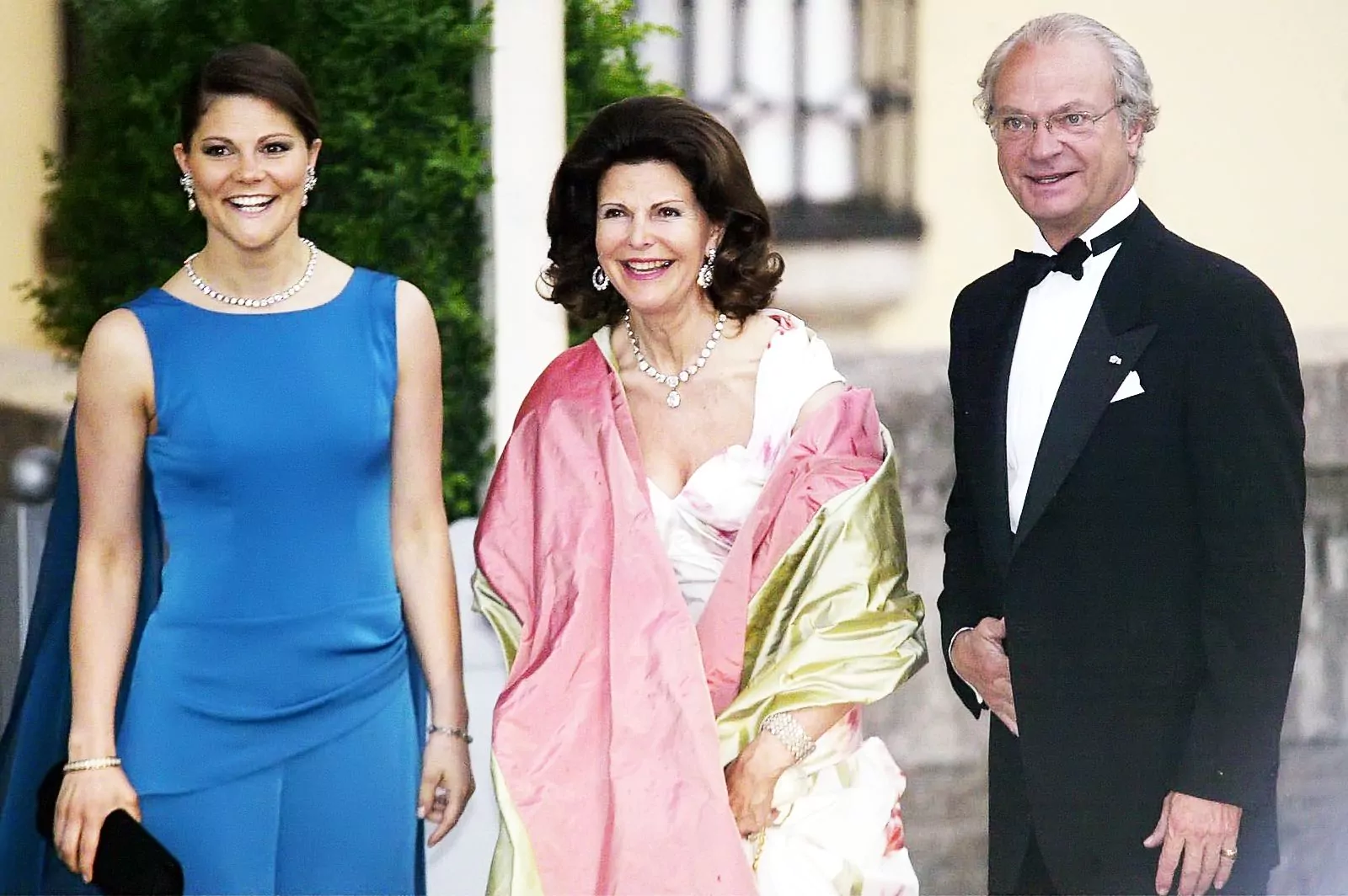 Princess Victoria, Queen Silvia and King Carl Gustaf at the pre-wedding gala banquet in honor of Crown Prince Felipe and Princess Letizia Ortiz, Spain, May 21, 2004.