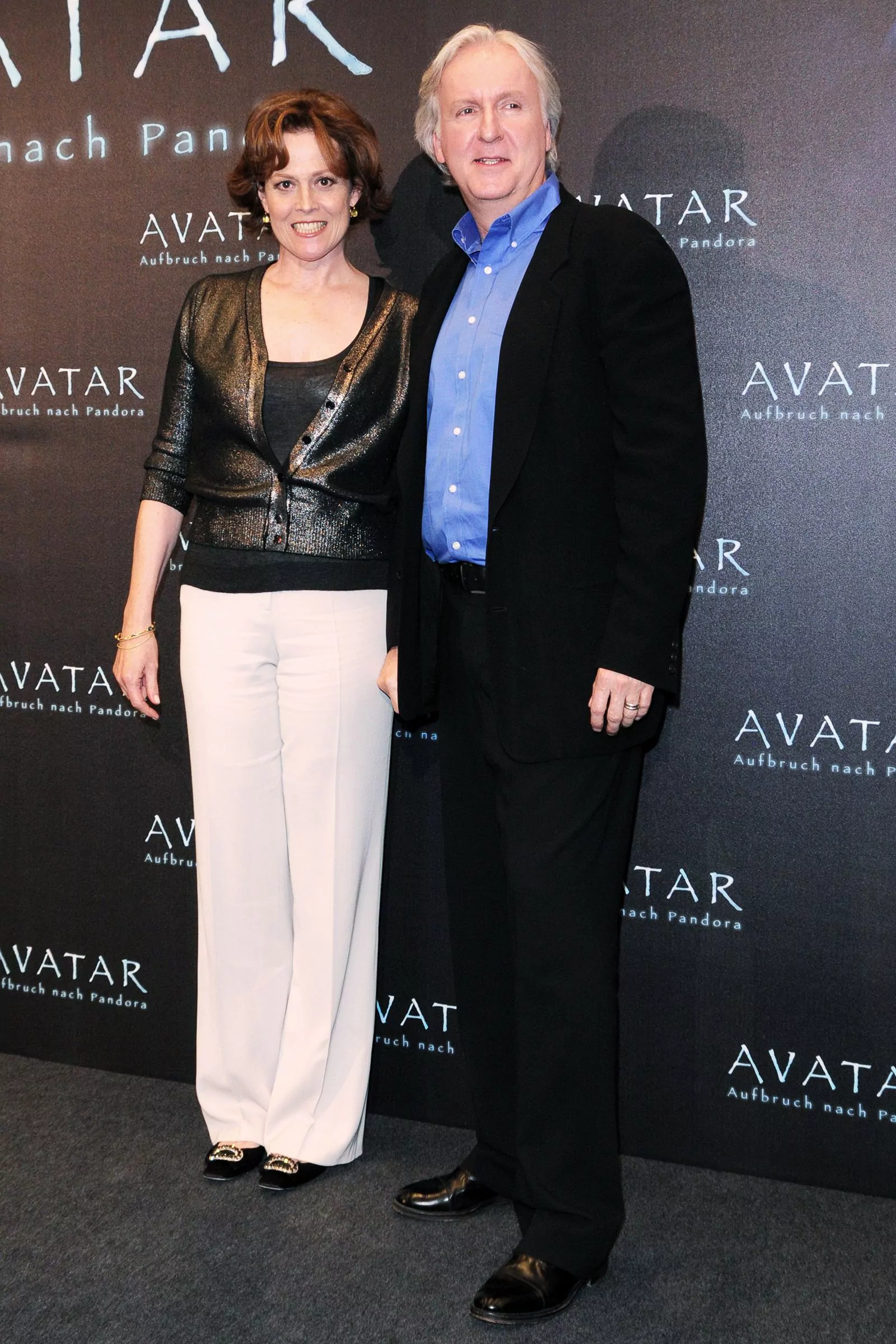 Sigourney Weaver and James Cameron at the photocall for the film "Avatar" in Berlin, December 8, 2009.