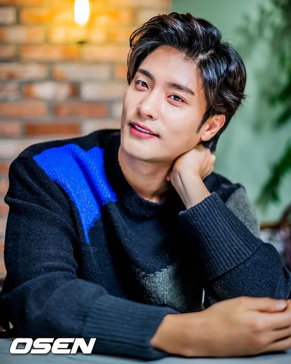 Sung Hong. Celebrity