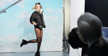 75 photos of Margot Robbie's legs: best shots and unknown facts